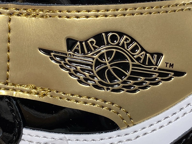 Air Jordan 1 CRIMSON TINT